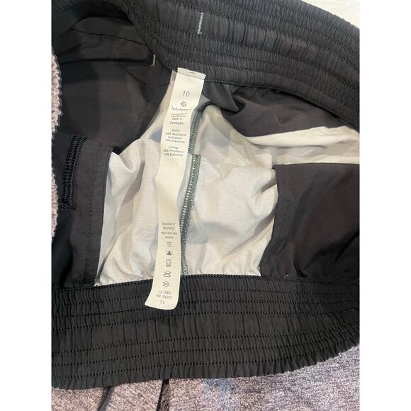 Lululemon spring break away gray shorts 10 women - Picture 4 of 5
